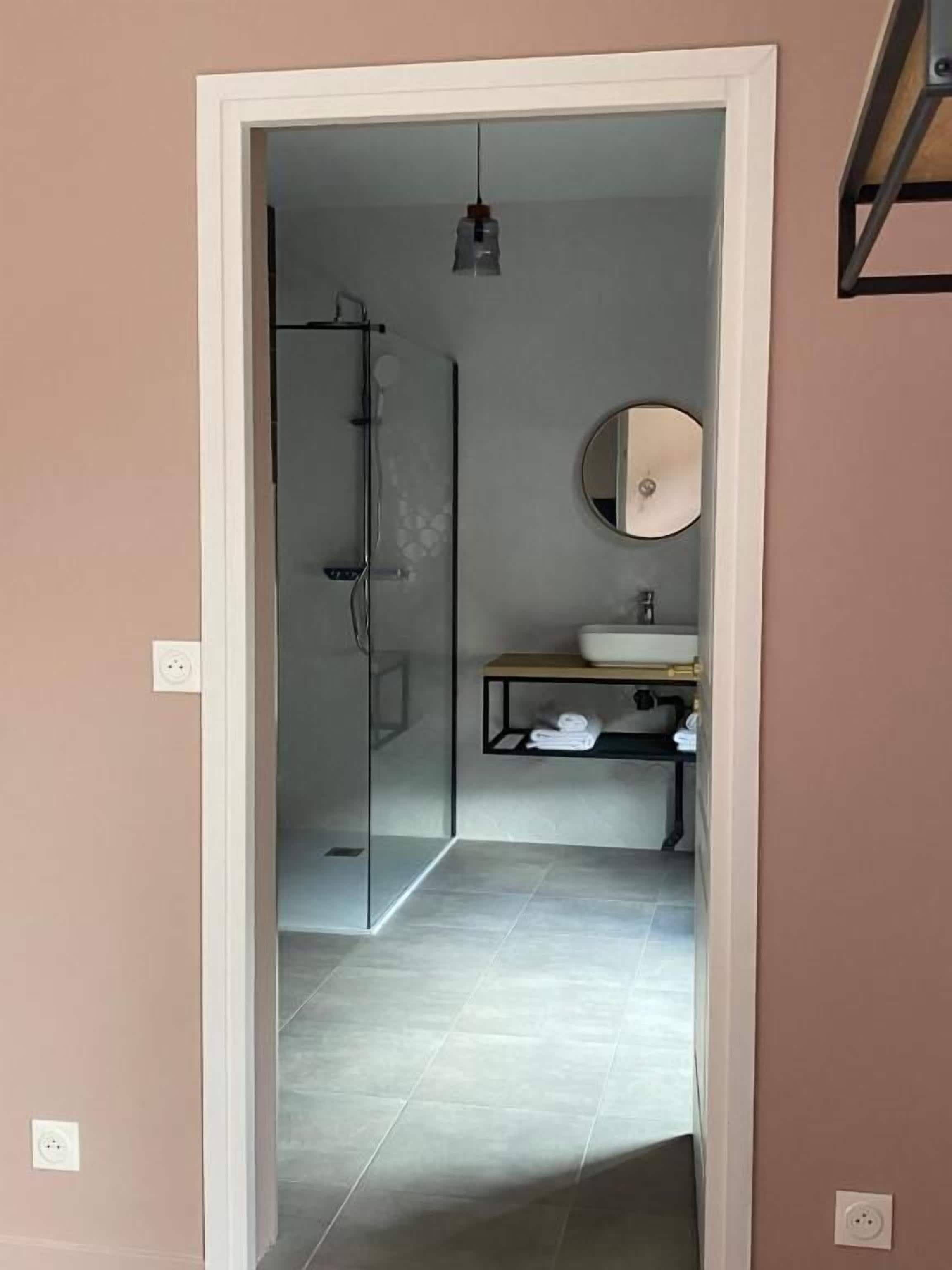 Chambre Standard Double ou avec lits jumeaux | Salle de bain | Sèche-cheveux