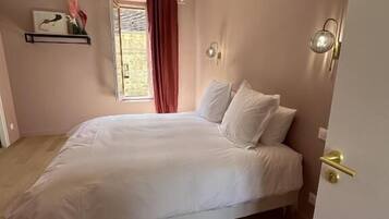 Standard Double or Twin Room | Soundproofing, iron/ironing board, free WiFi