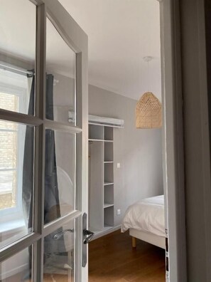Habitación con 1 cama matrimonial o 2 individuales | Insonorización, tabla de planchar con plancha y wifi gratis 