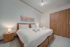 2 bedrooms, desk, iron/ironing board, WiFi