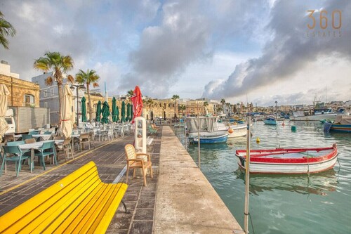 Seaview Marsaxlokk Townhouse, steps from Market!