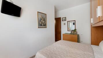 2 bedrooms, bed sheets