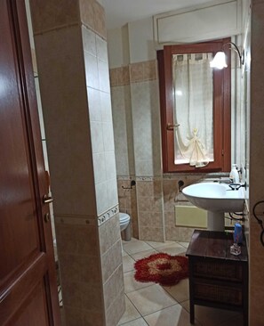 تجهيزات دش، مجففات شعر، مناشف