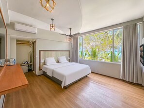 Romantic Twin Room, Ocean View | Peralatan tempat tidur premium, dihias secara berasingan 