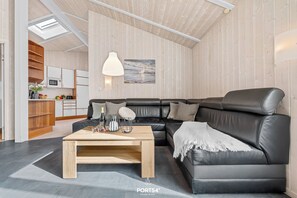 TV, fireplace, stereo