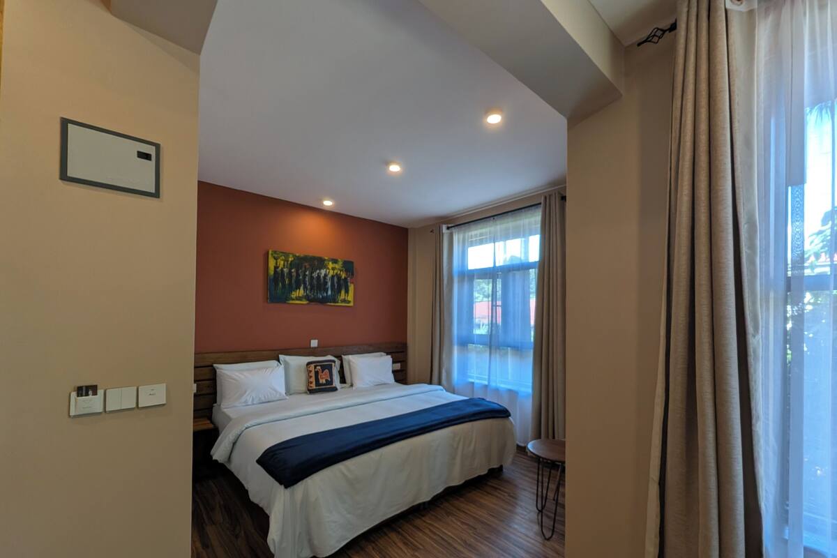 Premium bedding, Tempur-Pedic beds, soundproofing, free WiFi
