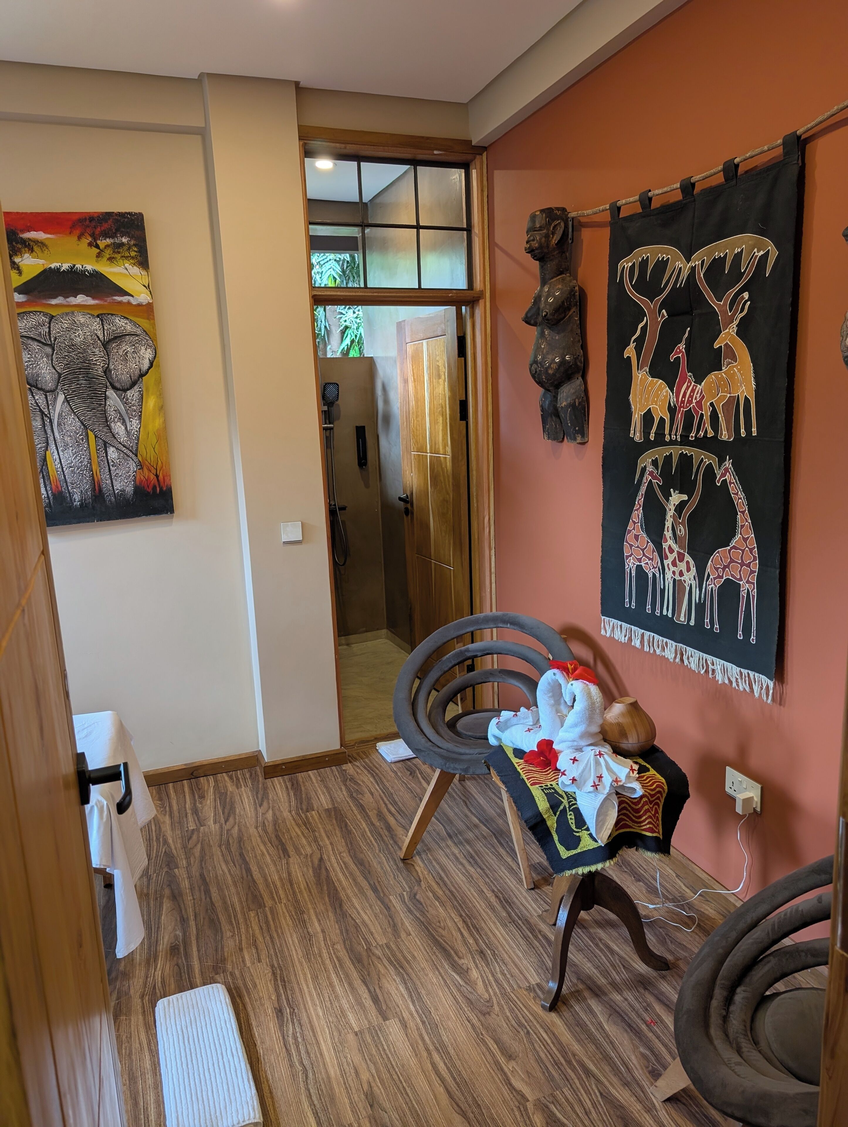 Couples treatment rooms, body treatments, deep-tissue massages