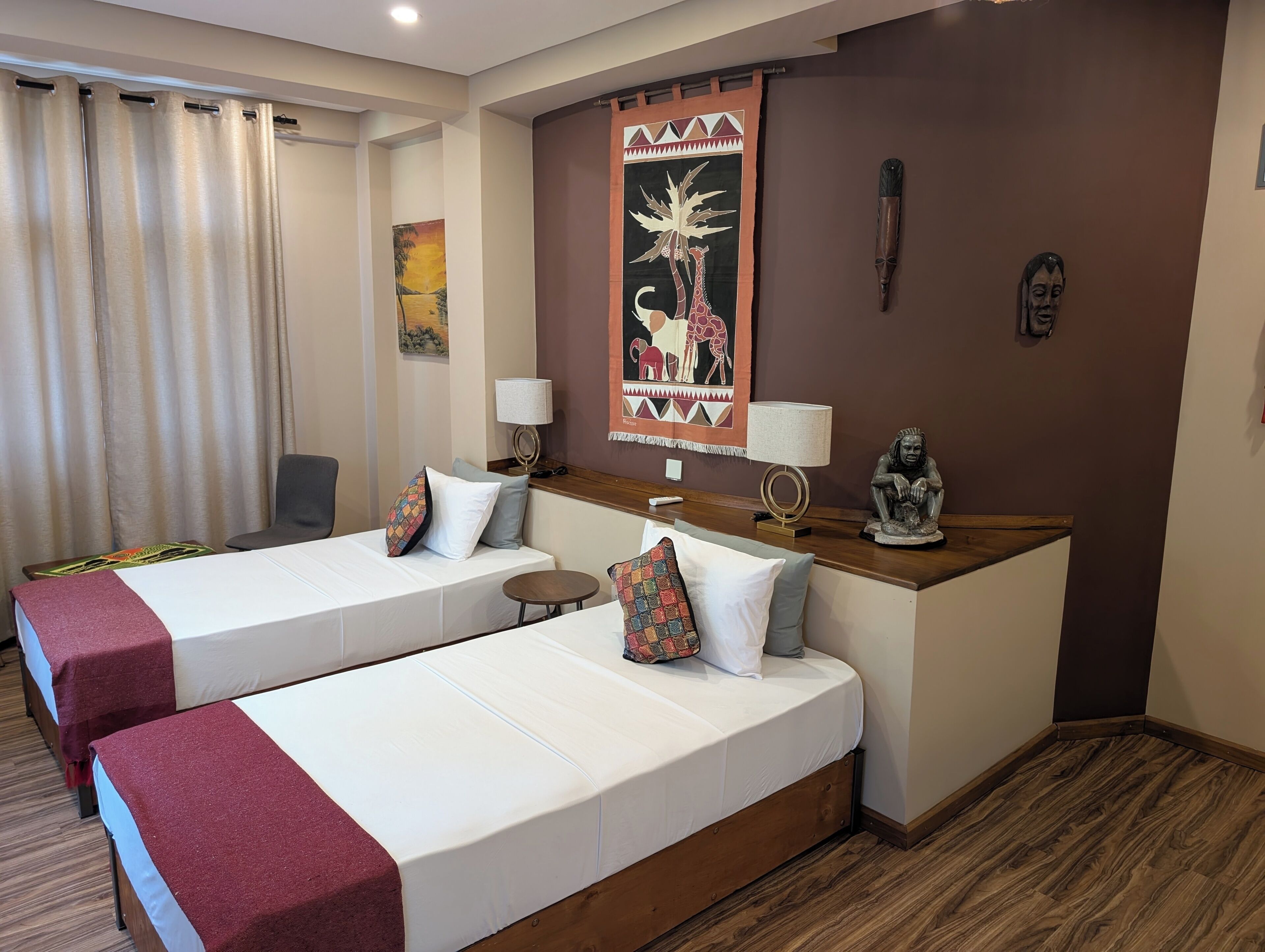 Ropa de cama de alta calidad, colchones Tempur-Pedic y wifi gratis 