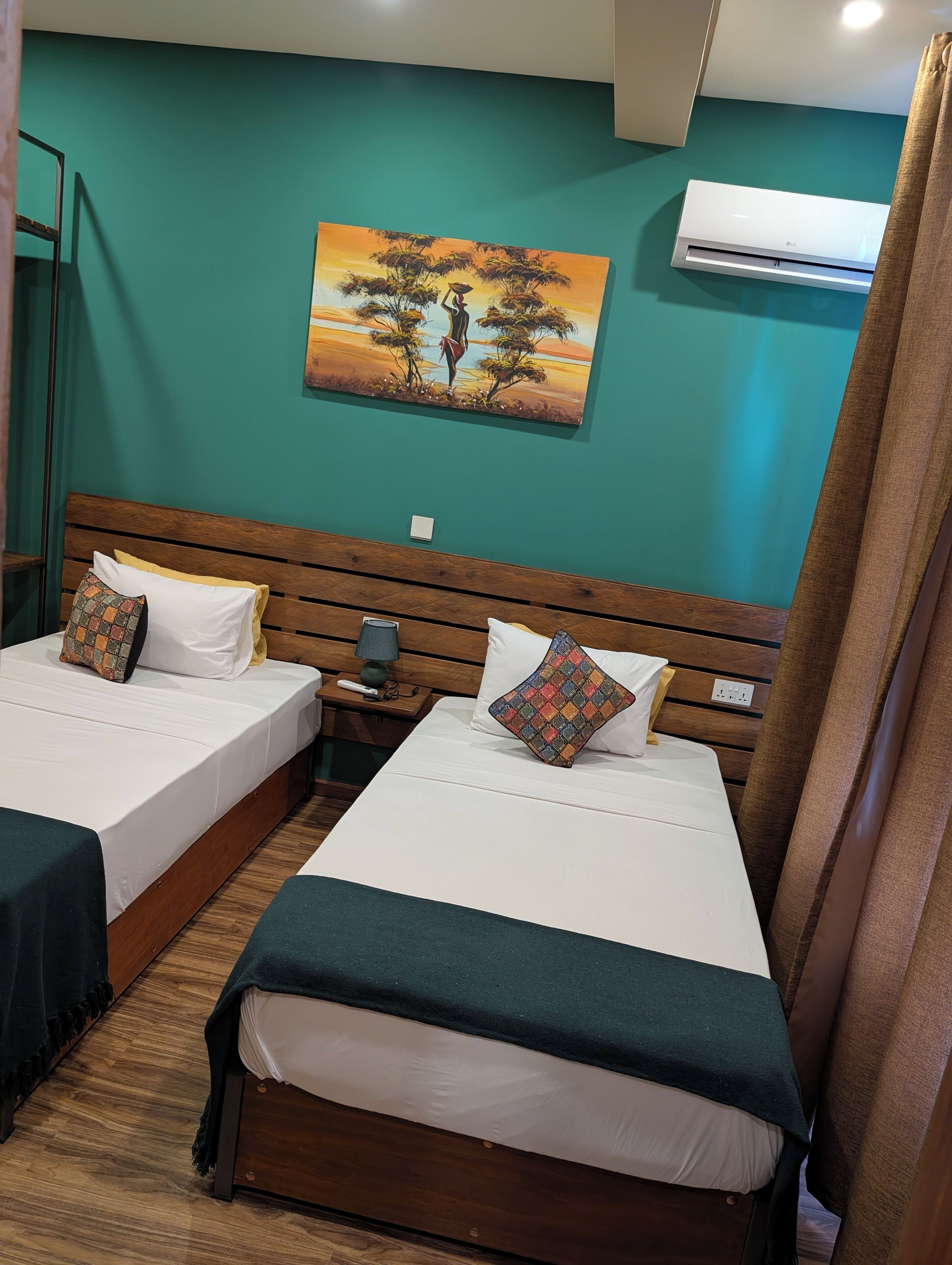 Ropa de cama de alta calidad, colchones Tempur-Pedic y wifi gratis 