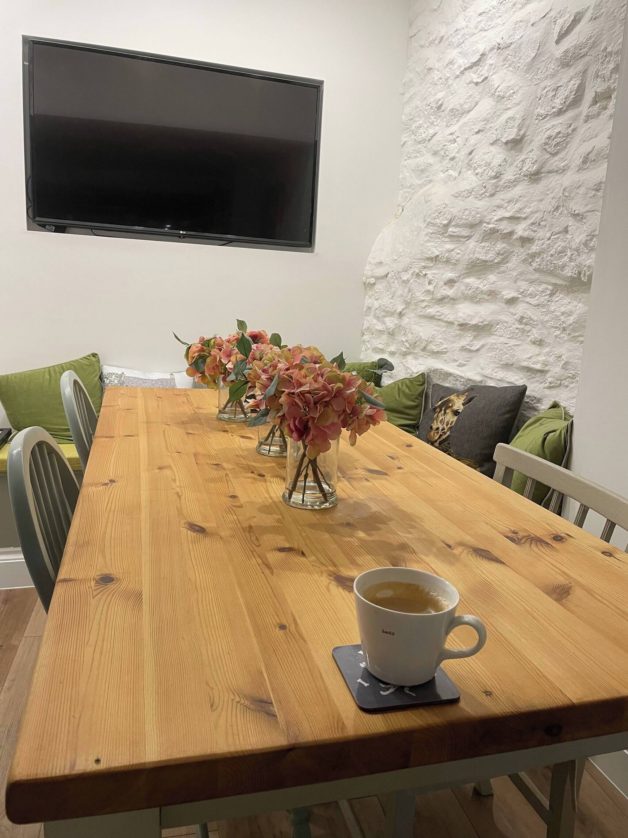 House, 4 Bedrooms, Balcony, City View | Dining