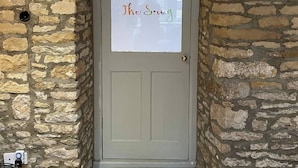 Unclassified image, 3 of 44, button - Cottage on High Street, own Parking and EV Charger (Chipping Norton)