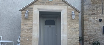 Cottage on High Street, own Parking and EV Charger