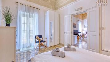 4 bedrooms, desk, iron/ironing board, travel cot