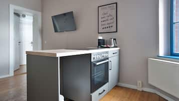 Comfort Apartment, 3 Bedrooms, Balcony | Private kitchen | Fridge, microwave, stovetop, electric kettle