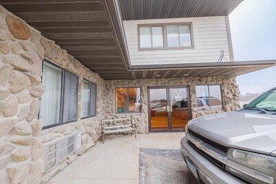 Pets Welcome, Room Near Purple Door & Free Parking