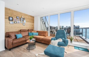 Fernseher, Bücher, Stereoanlage