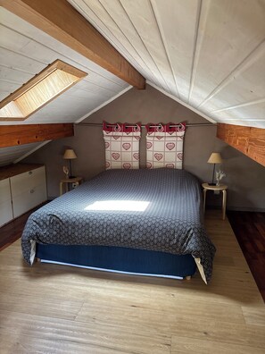 1 bedroom, free WiFi, bed sheets