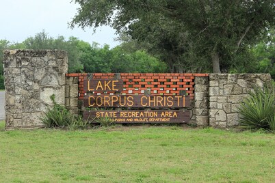 Spacious Double Room w/ Parking Near Lake Corpus Christi Adventures