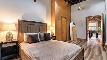 2 bedrooms, iron/ironing board, travel cot, WiFi