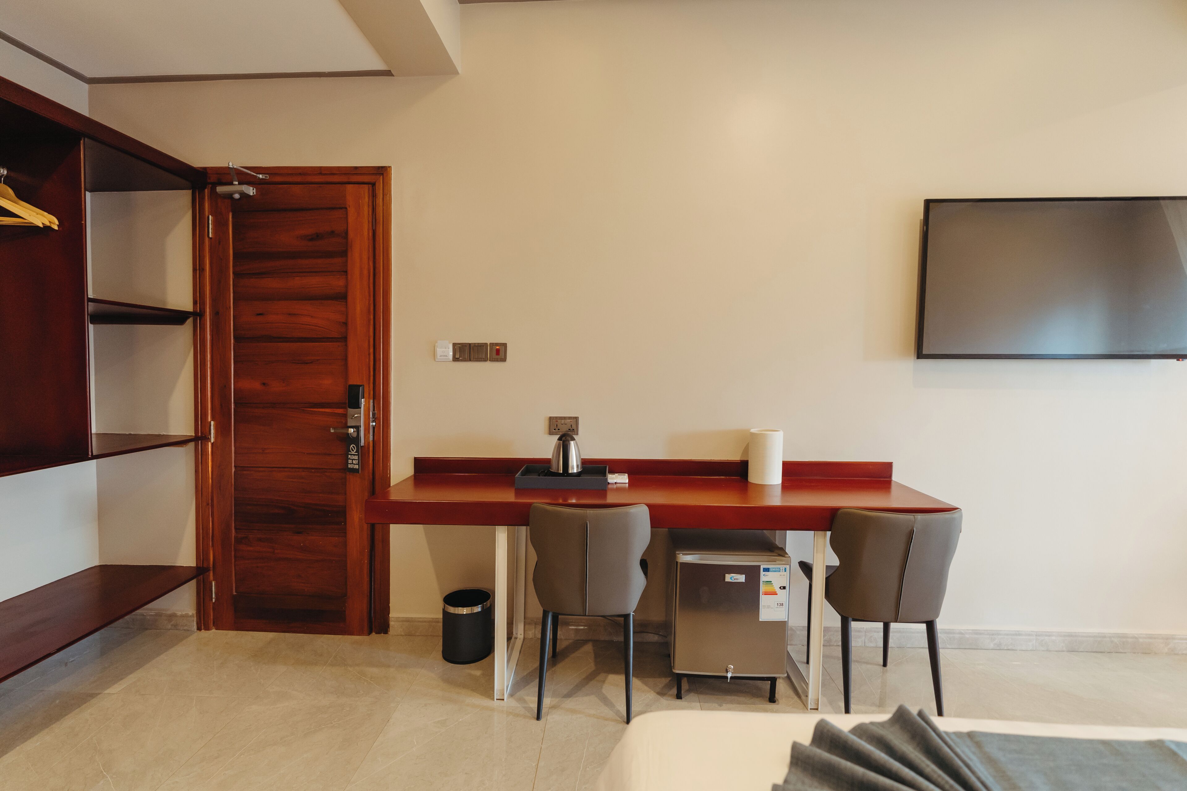 Comfort-Suite, Balkon, Stadtblick | Zimmersafe, Schreibtisch, laptopgeeigneter Arbeitsplatz