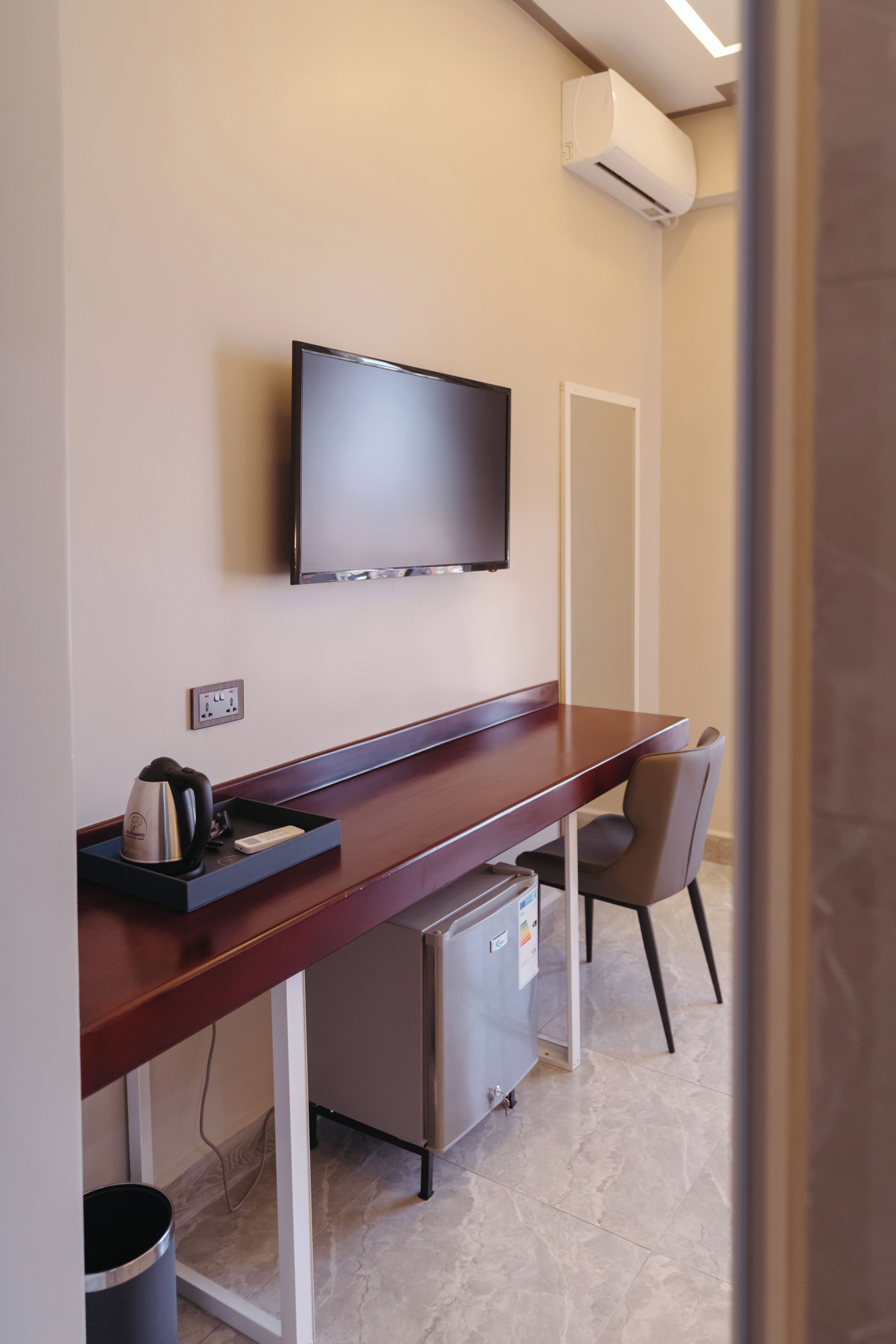 Standard Double Room, Balcony, City View | Interior