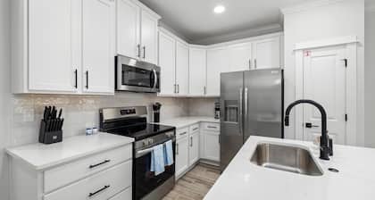 4BR New Build Walk to Beach | Good Morning Rentals