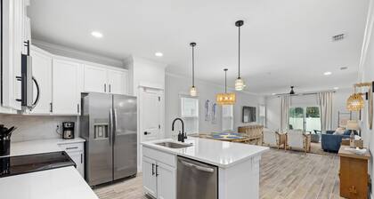 4BR & Pool Walk to Beach | Good Morning Rentals