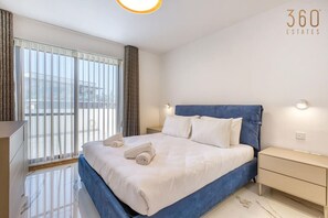 3 bedrooms, desk, iron/ironing board, travel crib