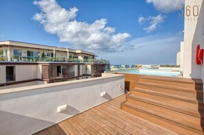 Property grounds - Penthouse Paradise in Mellieħa with Private Pool! (Mellieħa)