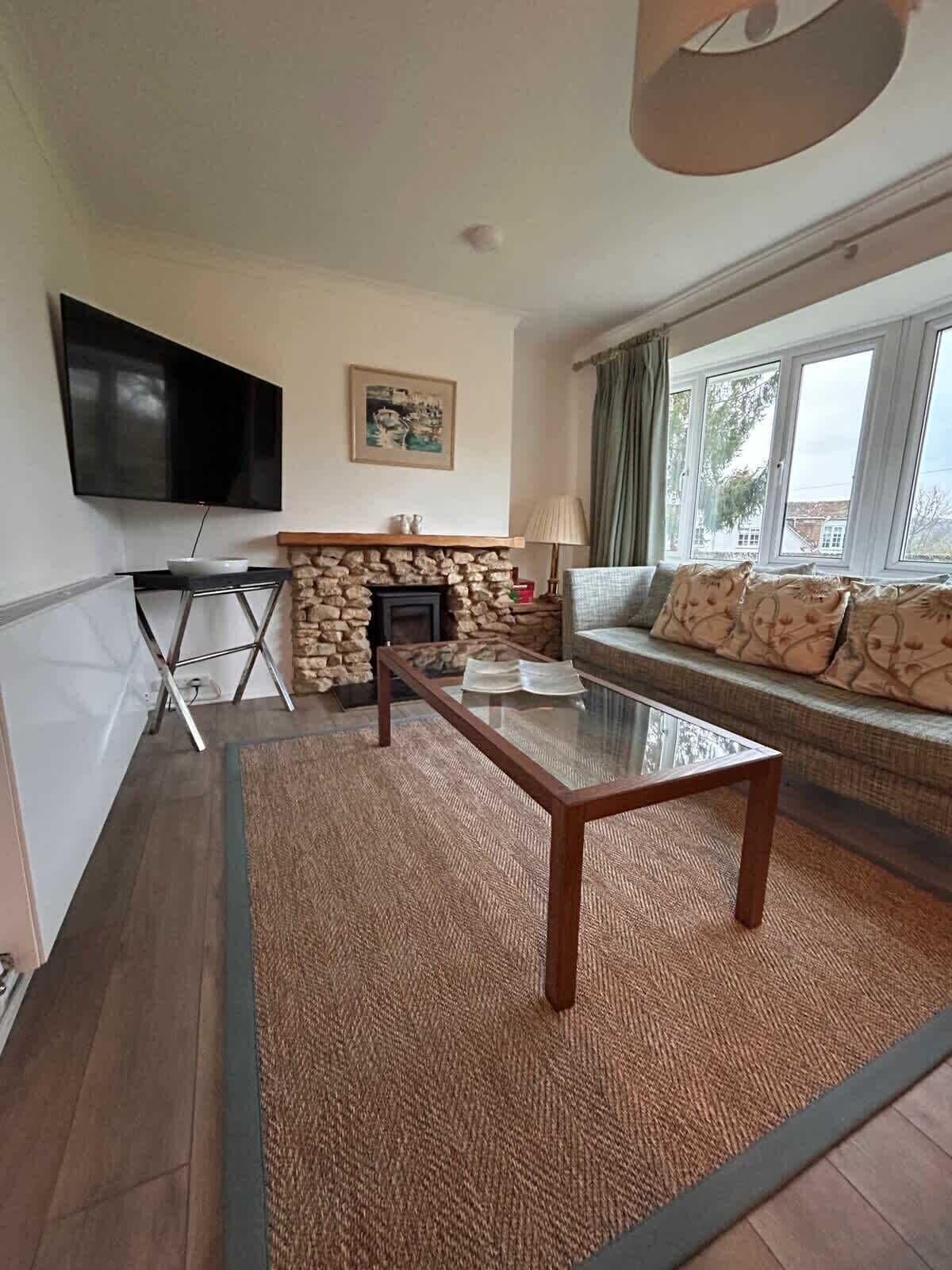 Smart TV, fireplace