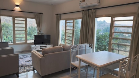 Comfort Villa, Valley View | Living area | 48-inch Smart TV with digital channels