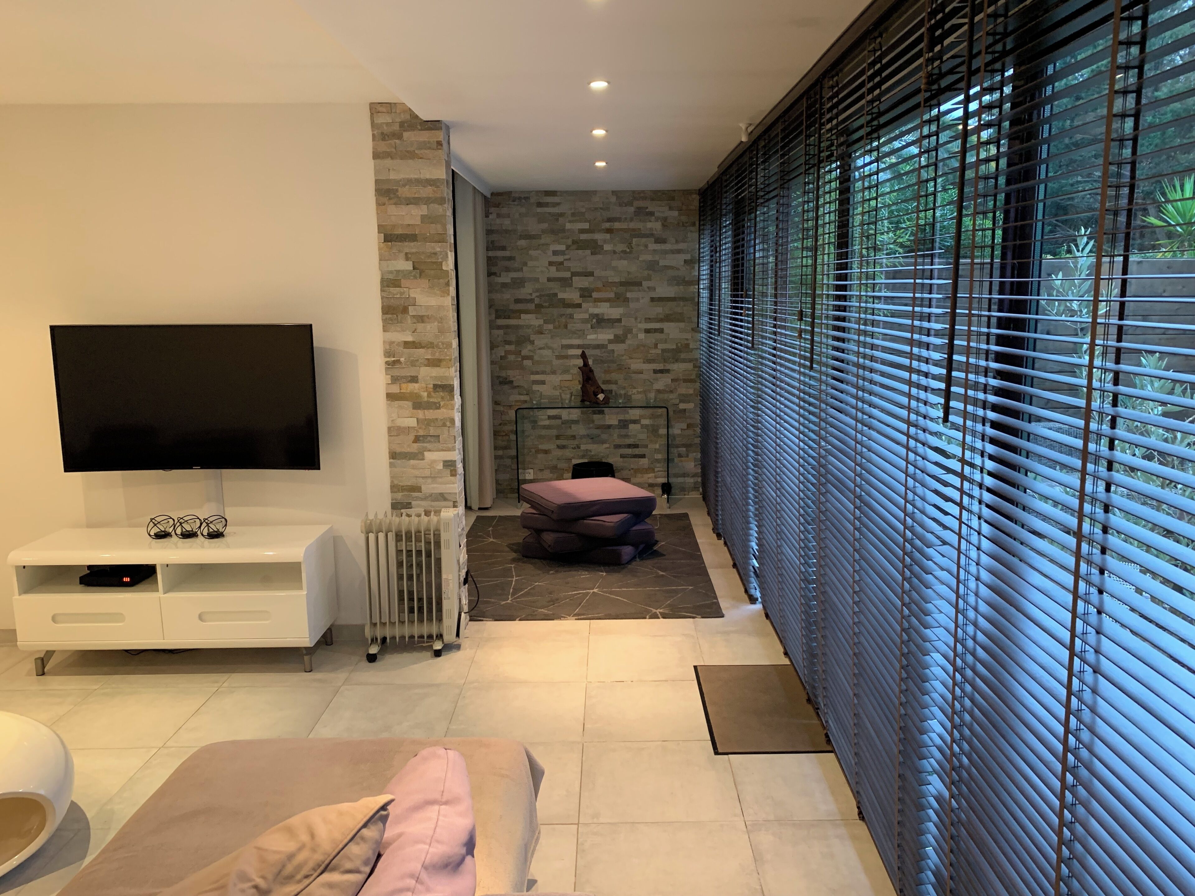 1 bedroom, iron/ironing board, internet, bed sheets