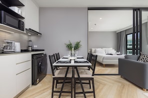 Premium Suite, Balcony, Pool View | Private kitchen