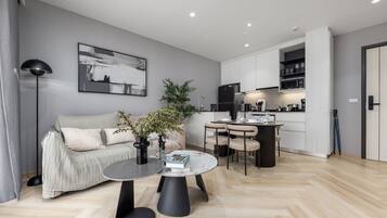 Deluxe-Apartment, Balkon, Blick auf die Anlage | Fassade der Unterkunft
