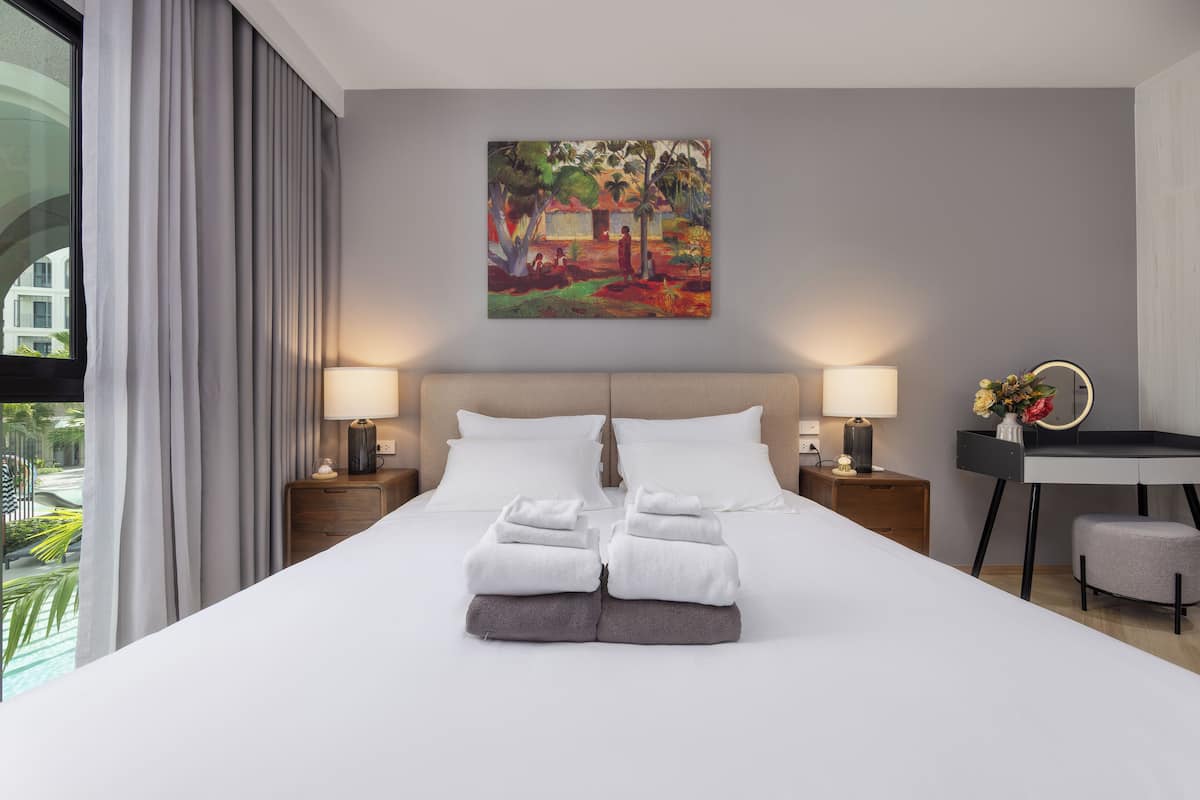 Luxury Studio Suite | Free WiFi, bed sheets