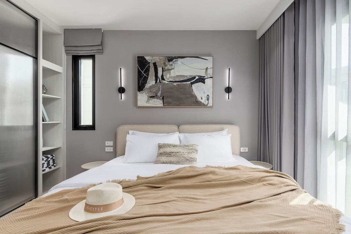 Suite – deluxe, balkong, resort-utsikt | Skrivebord for bærbar PC, wi-fi (inkludert) og sengetøy