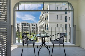 Premium Suite, Balcony, Pool View | Balcony