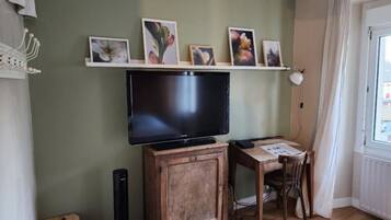 Comfort Room, City View | Iron/ironing board, free WiFi