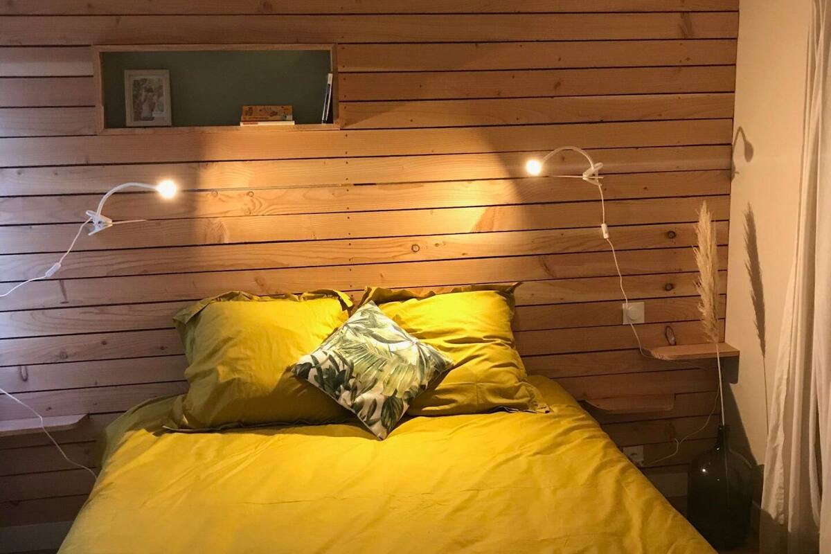 Cottage, City View | Iron/ironing board, free WiFi