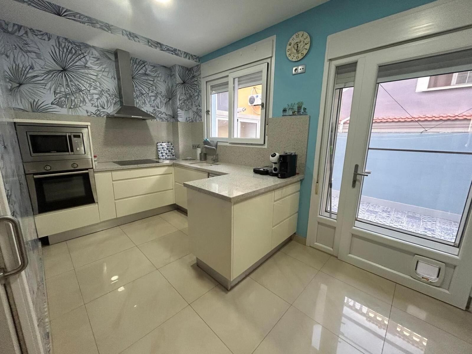 冰箱、微波炉、烤箱、炉灶