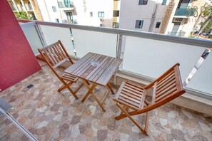 Outdoor dining - Live the Island Life | 2BR in the Heart of Bugibba (St. Paul`s Bay)