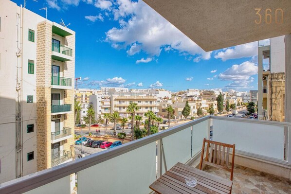 Property grounds - Live the Island Life | 2BR in the Heart of Bugibba (St. Paul`s Bay)