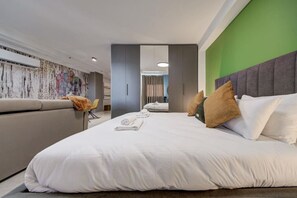 1 Schlafzimmer, Schreibtisch, Bügeleisen/Bügelbrett, Reisekinderbett