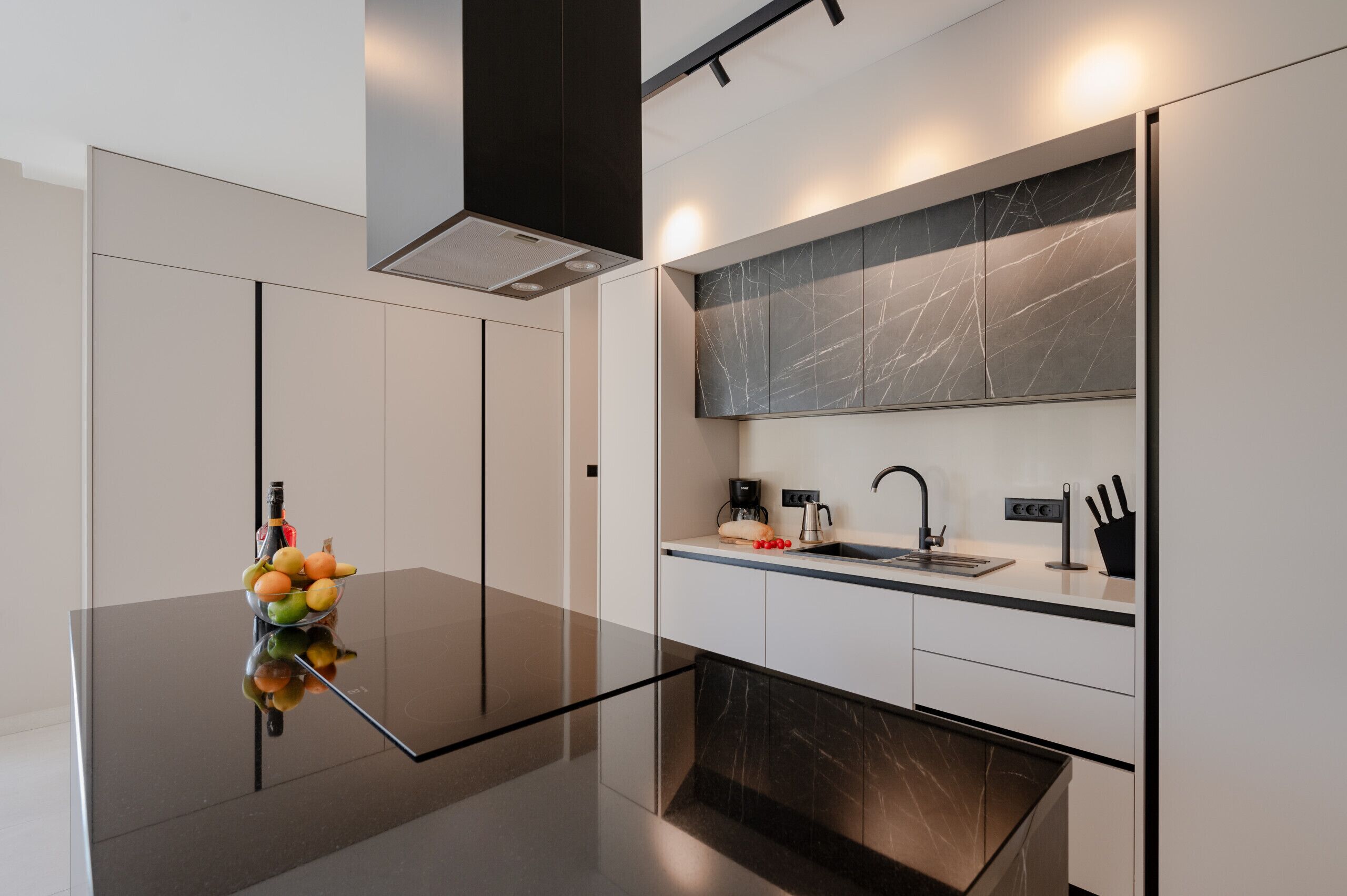 Fridge, oven, dishwasher, coffee/tea maker