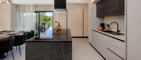 Fridge, oven, dishwasher, coffee/tea maker