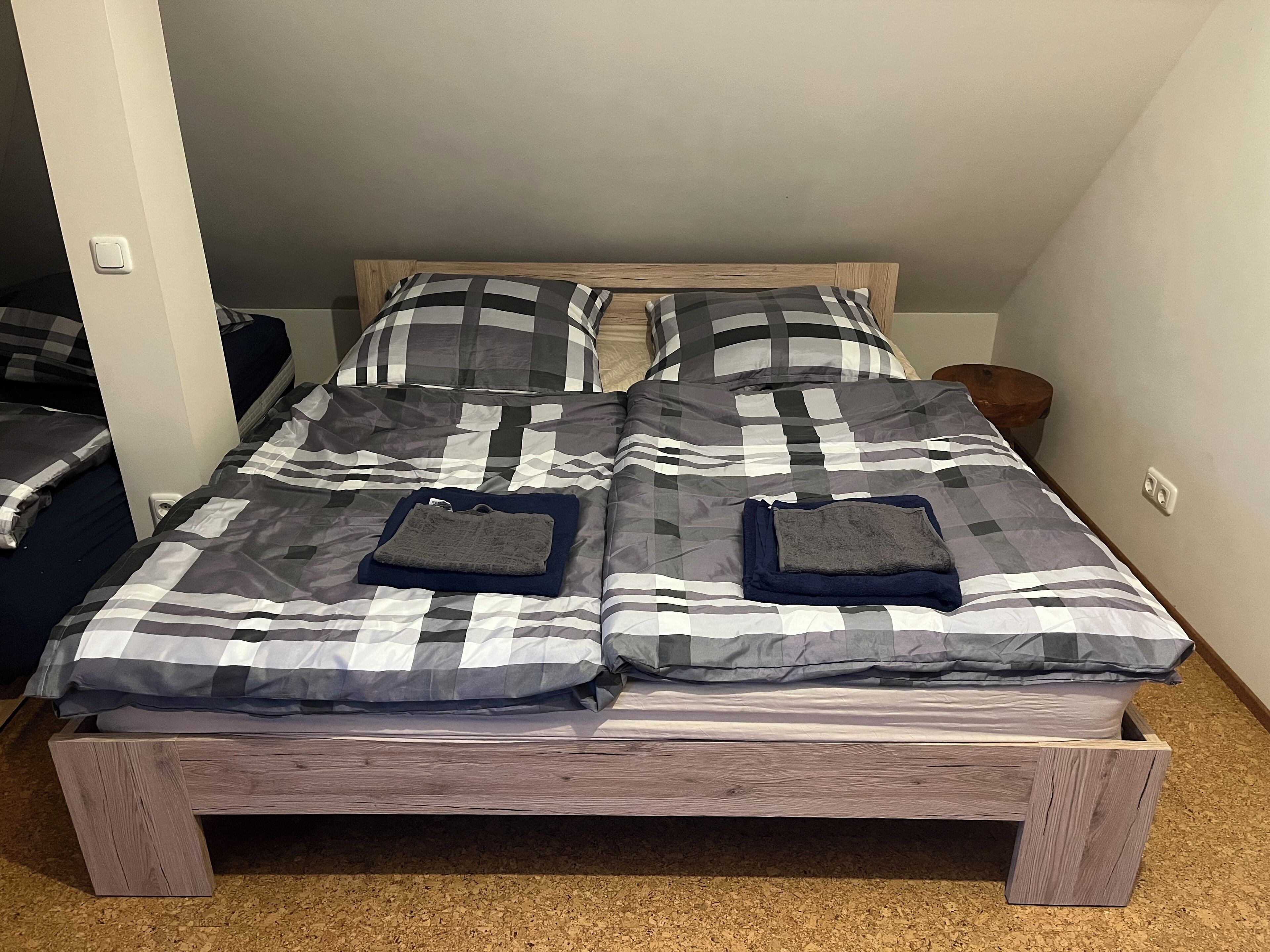 1 soverom, skrivebord, strykejern/-brett og wi-fi (inkludert)