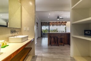 Interior - Elegant oceanfront suite in Ixtapa (Ixtapa Zihuatanejo)