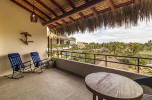 Terrace/patio - Elegant oceanfront suite in Ixtapa (Ixtapa Zihuatanejo)