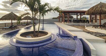 Suite in Ixtapa with ocean view and swimming pool