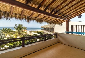 Bañera de hidromasaje al aire libre